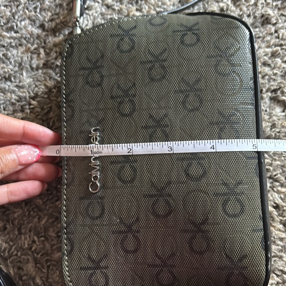 Calvin Klein crossbody purse - Picture 10 of 11